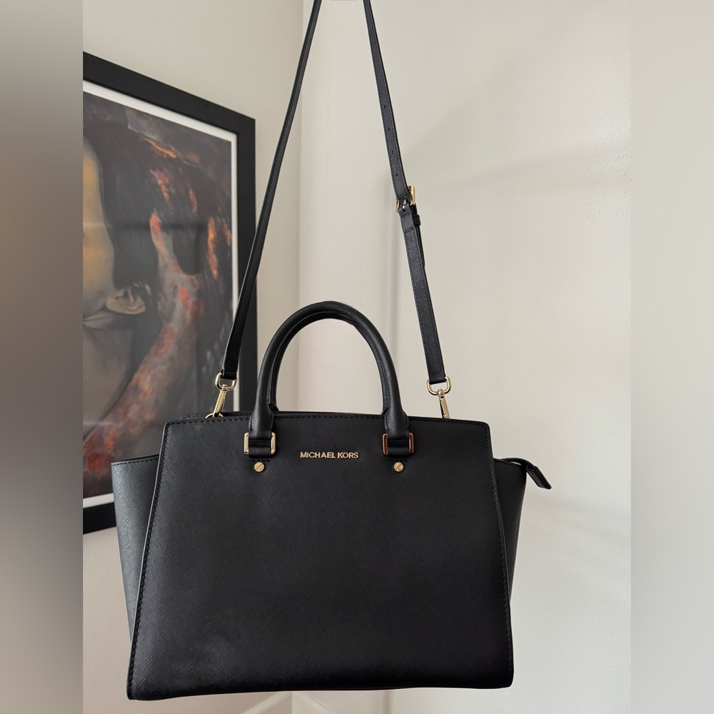 Michael Kors black bag, super clean, like new👌👌👌😍😍 - Picture 12 of 16